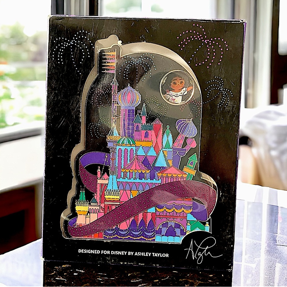Disney Parks- It’s a Small World Jumbo Pin Spinner Ashley Taylor Design LE 3000